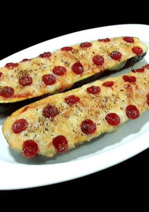 รูปของ พิซซ่าซูกินี่/พิซซ่าซูกินี่โบ้ท /ซูกินี่พิซซ่า pizza zucchini boats