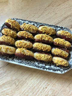 Una foto de Dátiles rellenos de mazapán