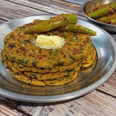 A picture of Bajre Ki Roti Mirch Ka Achar.