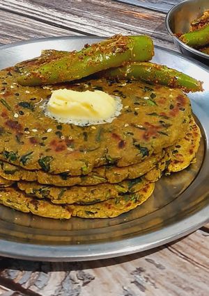A picture of Bajre Ki Roti Mirch Ka Achar.