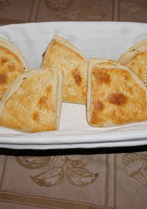 Una foto de DOBLADITAS AL AJO #2, PAN CHILENO. JON STYLE