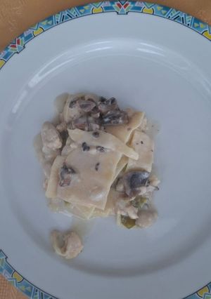 Una foto de Lasaña de pollo y ajetes con bechamel de champiñones