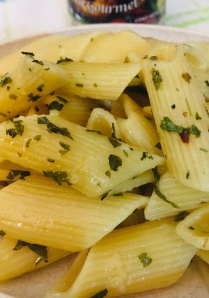 Una foto de PENNE RIGATI AL 🧄AJO🧄 Y OLIVA 🤩😋🤗🤗😋🤗 by @Sueli❤️🍝😋🤩