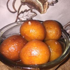 A picture of Gulab Jamun.