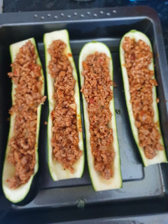 Una foto de Calabacines rellenos de carne picada