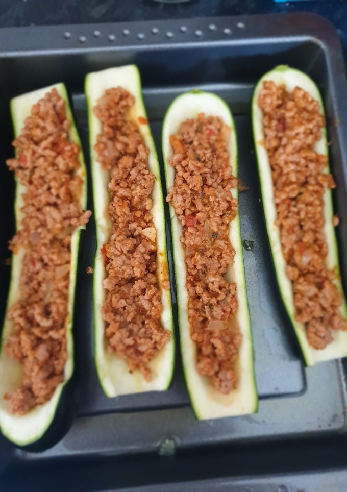 Una foto de Calabacines rellenos de carne picada