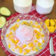 A picture of Es Teler (Indonesian Fruit Drink).