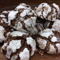 A picture of Chocolate Crackle Cookies.