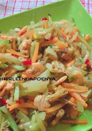 Foto resep Tumis Labu Siam (manisah) mix Wortel Udang pedes Endeeess