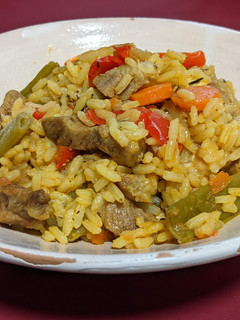 Una foto de Cazuela de arroz con cerdo y especias Ras el Hanout