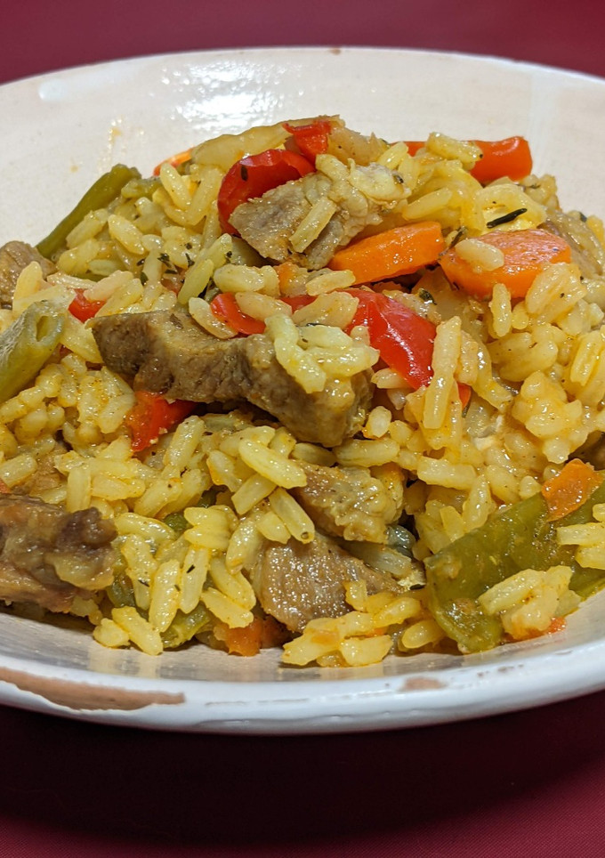Una foto de Cazuela de arroz con cerdo y especias Ras el Hanout
