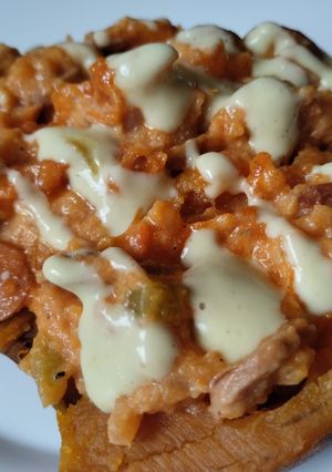 Una foto de Batata / boniato / camote🍠🥙 relleno🥯🍠🍅