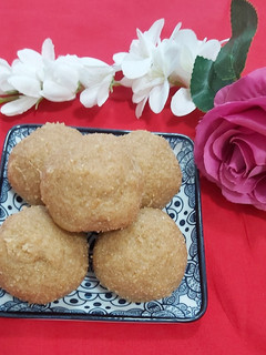 લાડવા (Ladva Recipe In Gujarati) રેસીપી મુખ્ય ફોટો