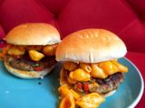 Hamburguesa con caracolitos y pan casero