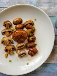 【5分鐘快速上菜】奶油小波特貝拉蘑菇 的食譜成品照片