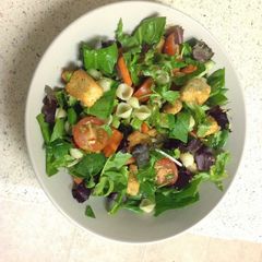A picture of Everyday salad .