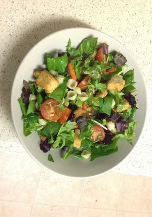 A picture of Everyday salad .