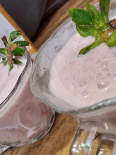 A picture of Strawberry creamy smoothie.