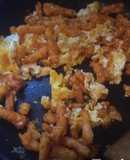 Huevos revueltos con Cheetos