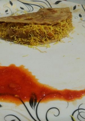 રોટલી દાબેલી (Roti dabeli recipe in gujarati) રેસીપી મુખ્ય ફોટો