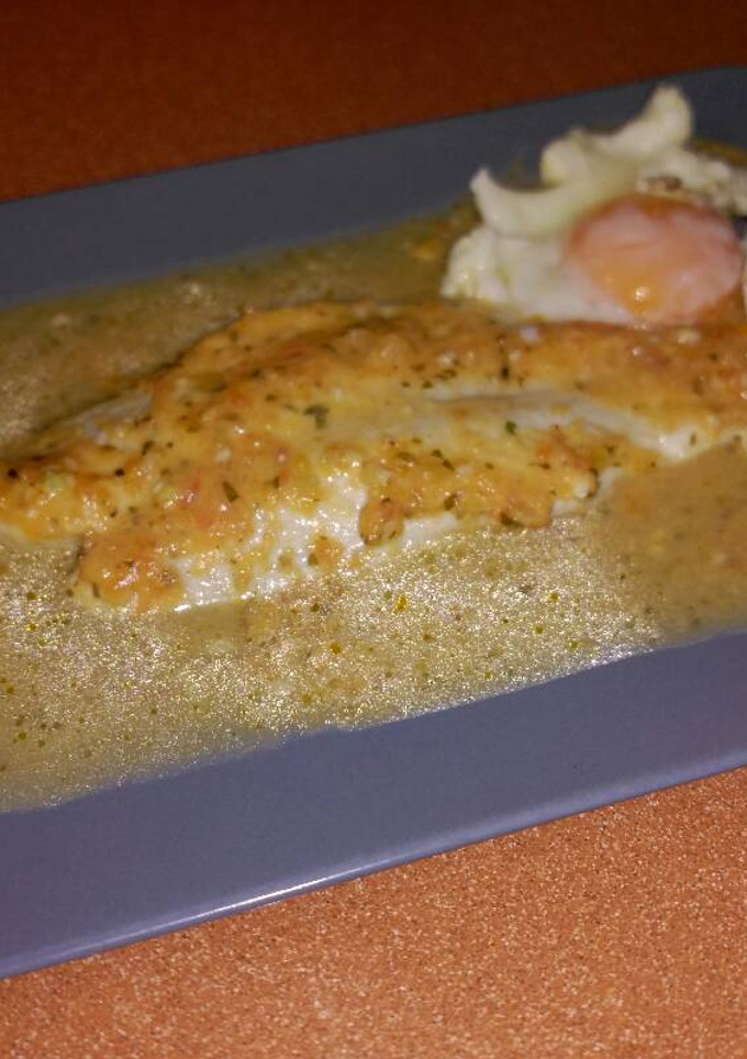 Una foto de Panga al horno en salsa de ajo y limón