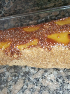 Una foto de Budín de manzana invertido