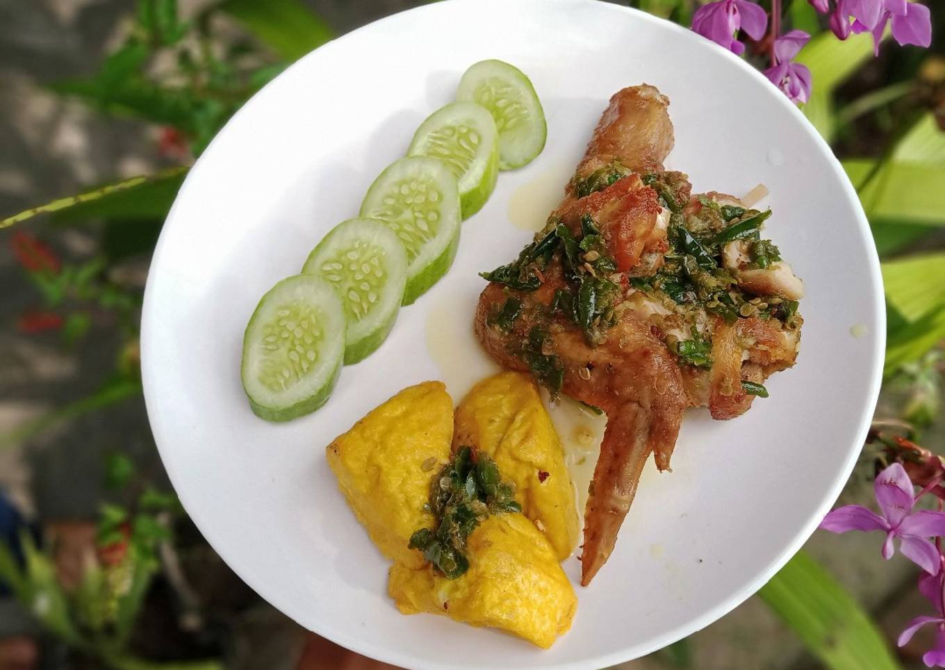 Ayam geprek sambal ijo