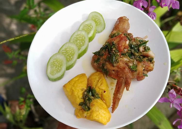 Resep Mudah Ayam geprek sambal ijo Gurih Mantul