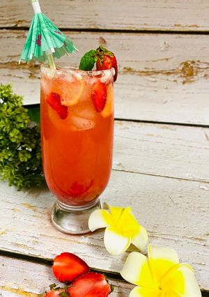 स्ट्रॉबेरी शिकंजी (Strawberry Shikanji recipe in Hindi) रेसिपी मुख्य फोटो