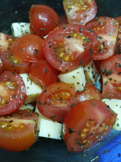 Una foto de Ensalada caprese 🍅