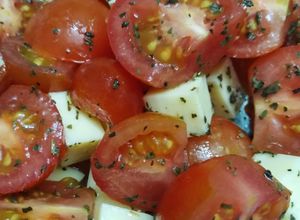 Una foto de Ensalada caprese 🍅
