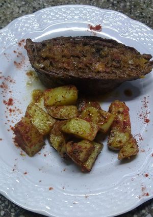Una foto de Vacío relleno con chorizo y hongos con papas