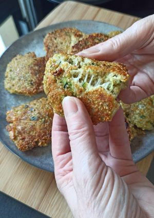 Une photo de Galettes de quinoa, courgettes et parmesan