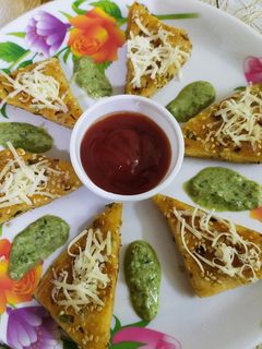 ક્રિસ્પી આલુ ટ્રાએંગલ (Crispy Aloo Triangle Recipe In Gujarati) રેસીપી મુખ્ય ફોટો