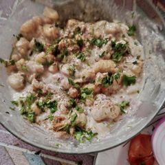 A picture of Dahi chana and phulki chaat.