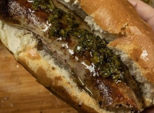 Una foto de Choripan argentino