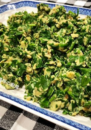 A picture of Stir-Fried Eggs with Garlic Chives.
