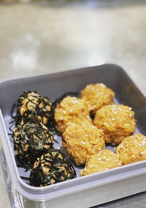 A picture of Korean tuna-mayo rice balls(Jumeok-bap).