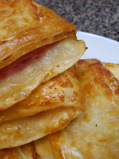 Una foto de Napolitanas de Jamón y Queso (YorkQueso)