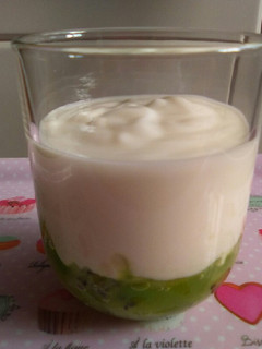 Una foto de Vasito de kiwi y yogur