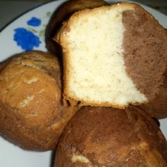 A picture of Marble vanilla cupcakes,# contest#.