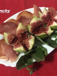 Una foto de Higos verdales con lomo Ibérico Aliñados