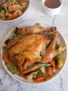 Foto resep Roasted Chicken with Vegetables and gravy