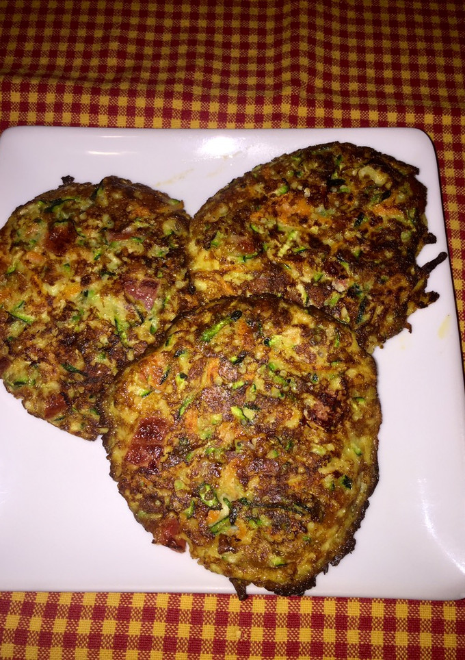 Una foto de Tortitas de zucchini y zanahoria