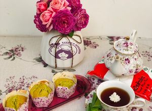 Hình của món Bánh bông lan lá dứa làm từ bột gạo.