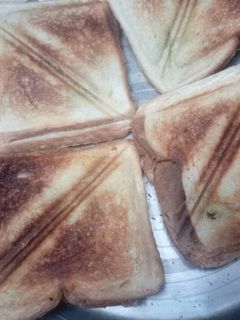 चीजी सैंडविच प्याज के साथ (Cheese sandwich pyaz ke saath recipe रेसिपी मुख्य फोटो