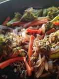 Brotes de lentejas en salteado de verduras