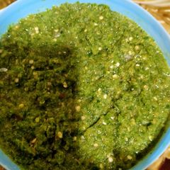 A picture of Green chilli paste.