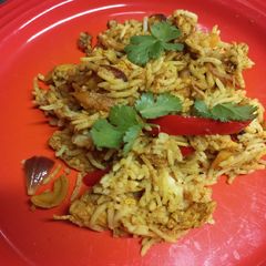Pineapple-fried rice with chicken and cashew nuts A picture of Pineapple-fried rice with chicken and cashew nuts.