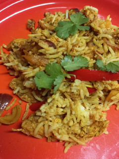 A picture of Pineapple-fried rice with chicken and cashew nuts.